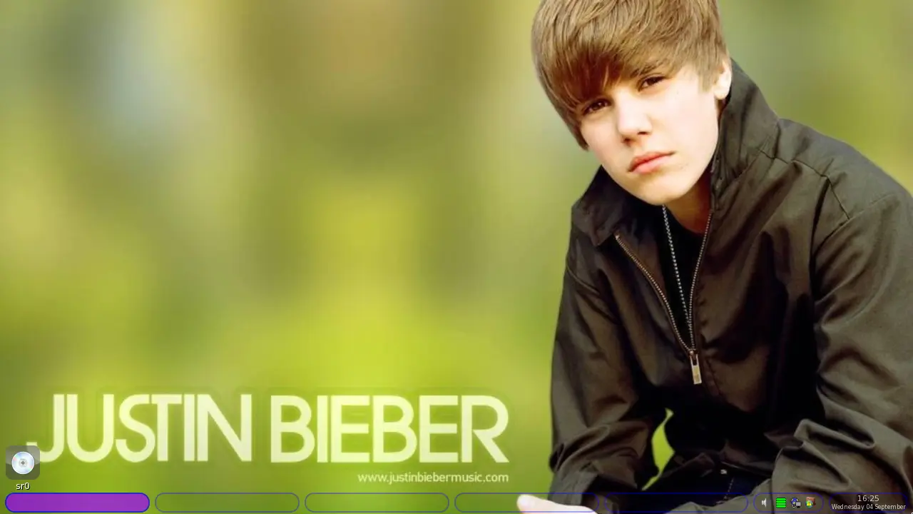 The Justin Bieber Linux desktop, with a wallpaper featuring the boy
star.